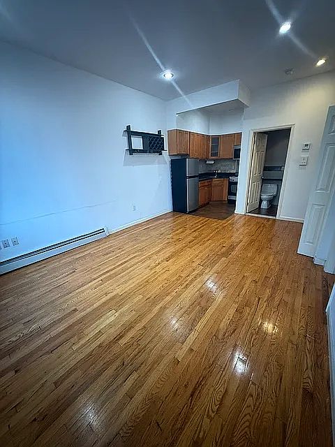 1st image of 158 Rivington St APT 3R