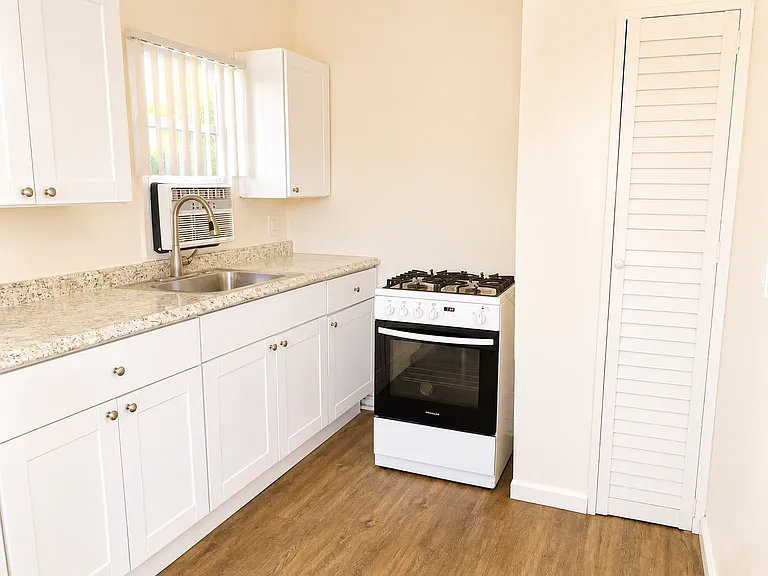 4441 Mississippi St — Photo 7