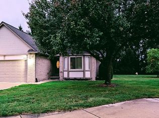15445 Pebble Pointe Dr, Clinton Township, MI