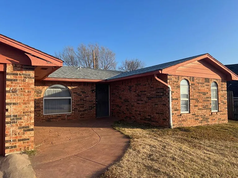 4803 NW Floyd Ave — Photo 1