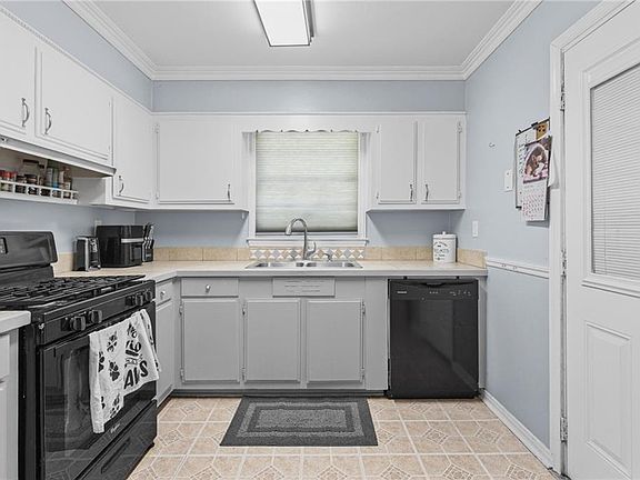 5th image of 3206 Desire St