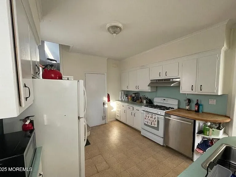 407 2nd Ave — Photo 17