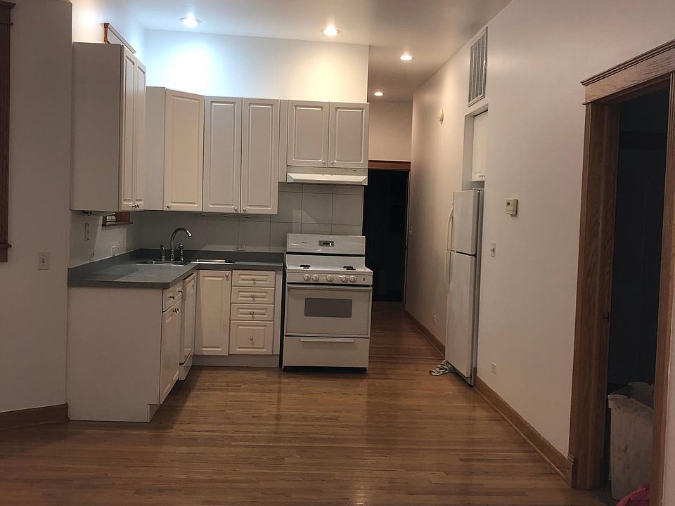 2nd image of 2822 S Emerald Ave