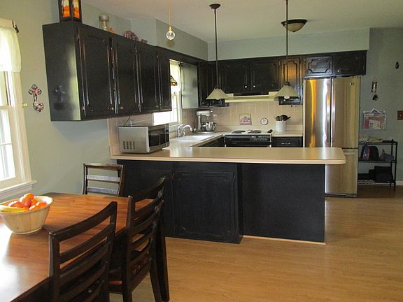 5th image of 300 Montclair Ct
