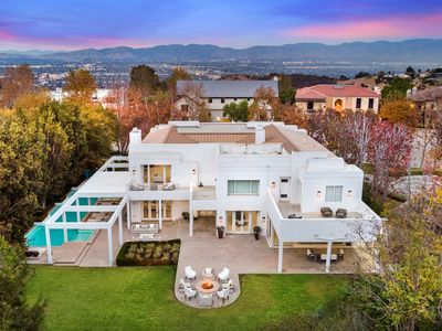3381 Stone Ridge Ln, Los Angeles, CA, 90077