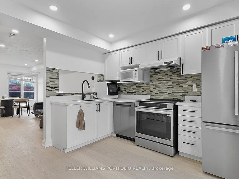 9542 Sheppard Ave E — Photo 10
