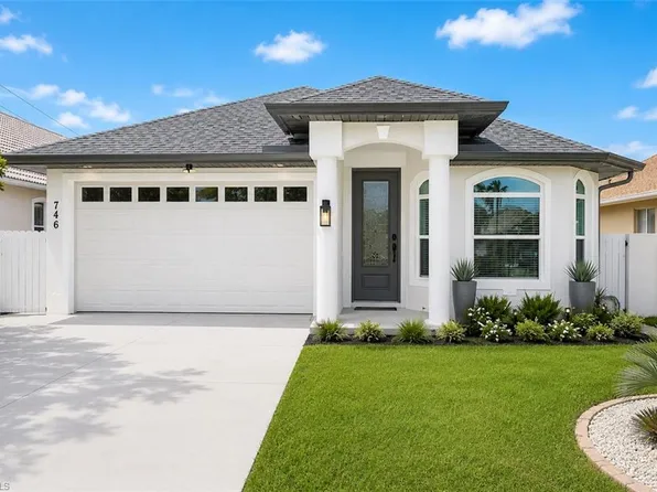 746 101st AVE N, NAPLES, FL 34108