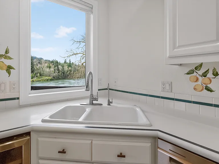 1645 SE Oak Shore Ln #1 — Photo 16