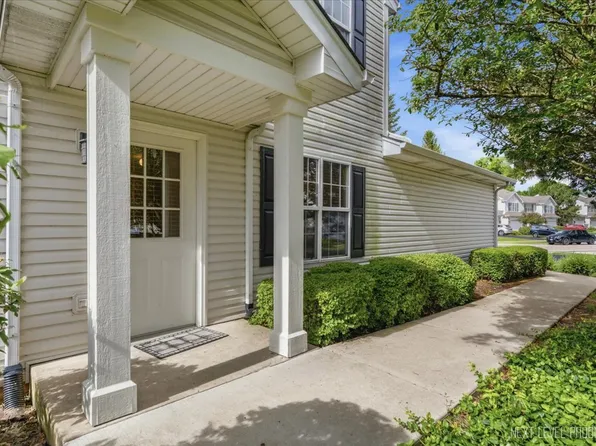 2471 Stoughton Cir #2471, Aurora, IL 60502