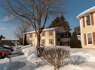 3917 Country Pl APT B, Sheboygan, WI 53081