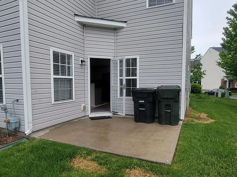 9708 Walkers Glen Dr — Photo 15