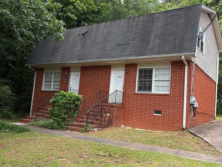 1902 Lyle Dr — Photo 1