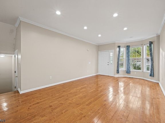 4th image of 38 Gordon Cir