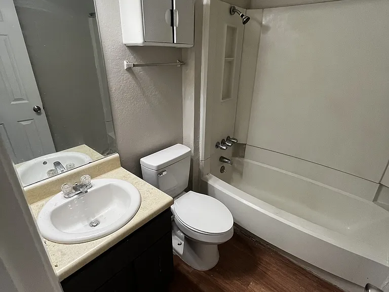 821 Bracewood Cir #D — Photo 6