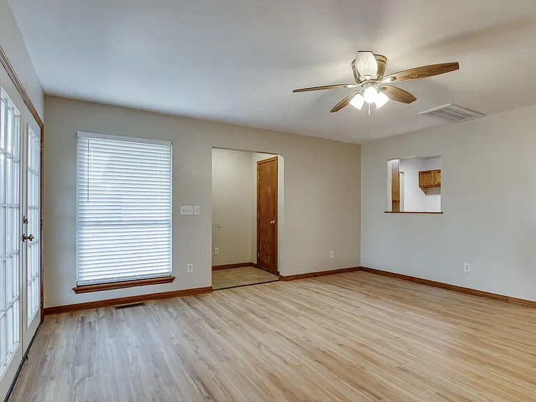 819 N Eagle Ln — Photo 9