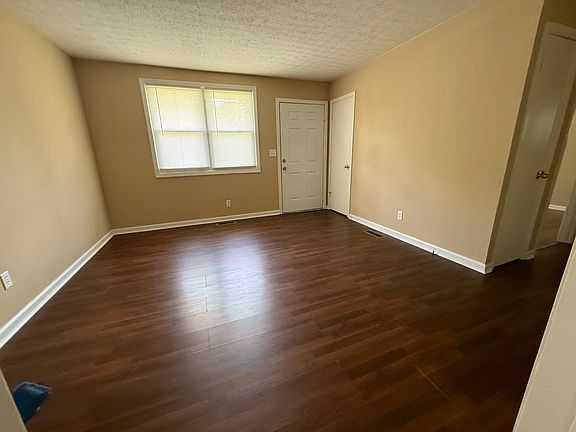 3rd image of 155 Windy Cir