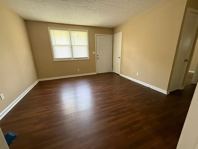 155 Windy Cir — Photo 3