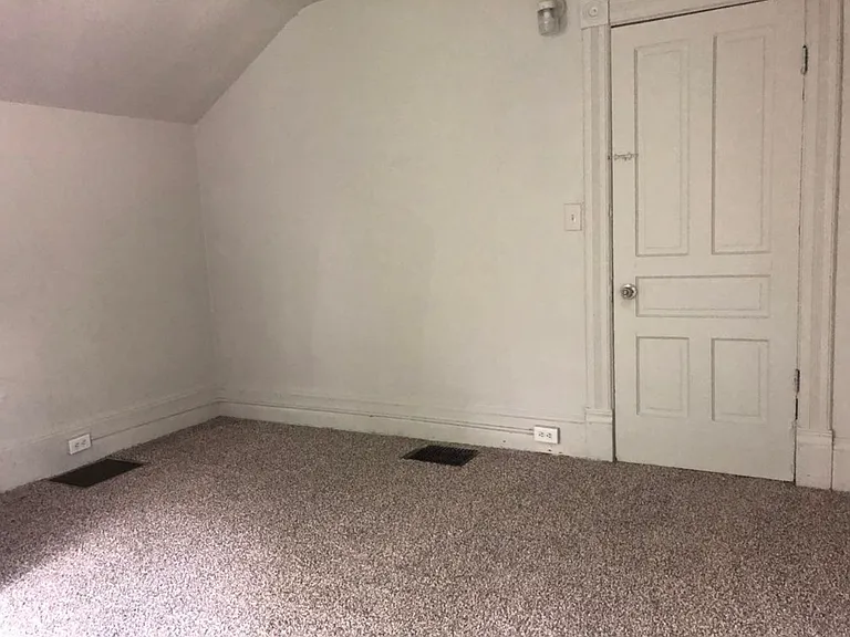 611 S Jackson St — Photo 11