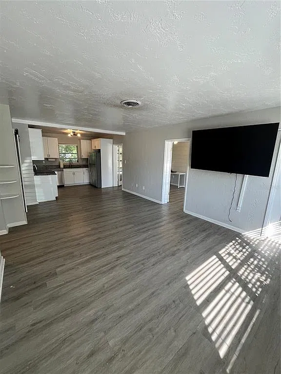 2 bed, 1.0 bath, 832 sqft, $2,750 — Photo 3