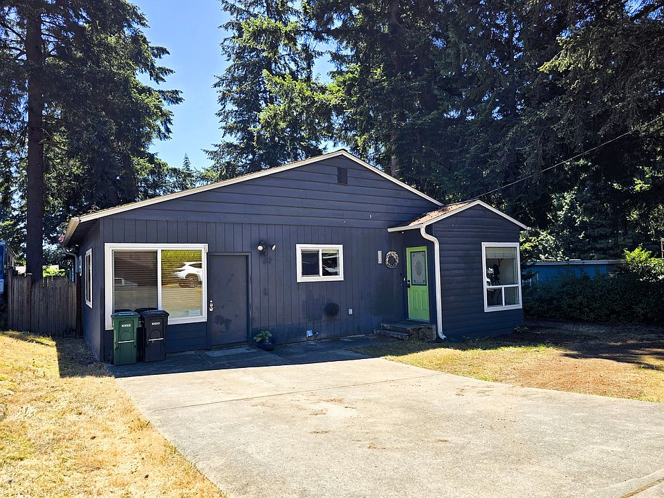 Large driveway and front yard. Can park two or more cars also easy off street parking