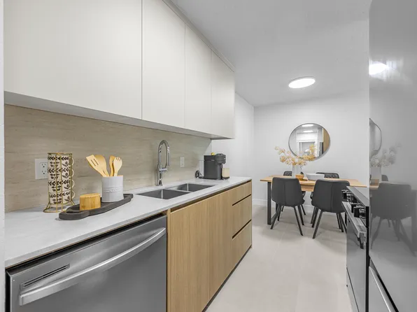 BLIS, 10250 116th St NW #1584577, Edmonton, AB T5K 1W4