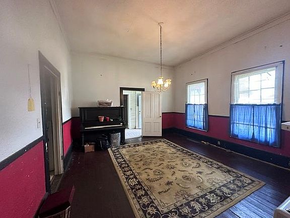 4th image of 302 Smith St