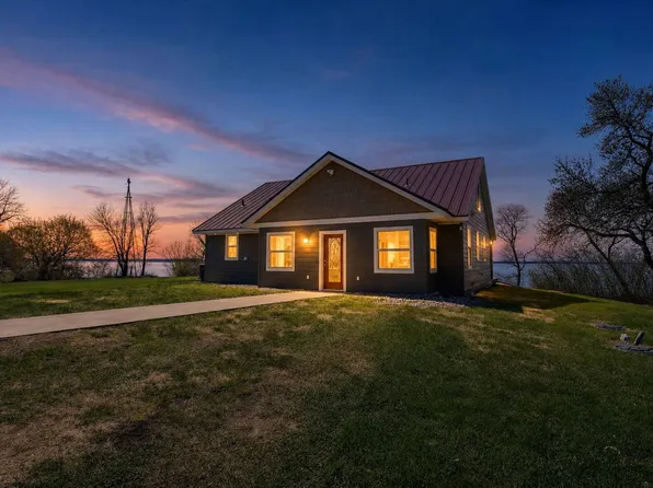1521 Prairiewood Ln, Warwick, ND 58381