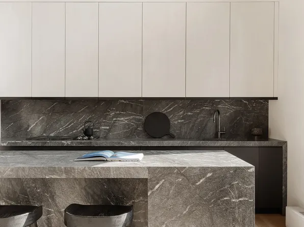 415 Washington Street image 7 of 20