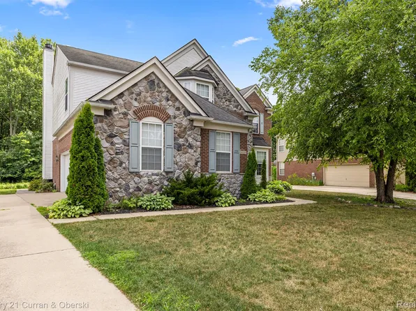 24219 Summer Ln, Flat Rock, MI 48134