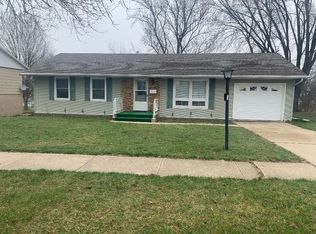 687 Shimer Dr, Freeport, IL 61032