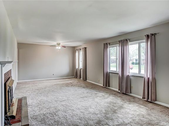 5th image of 821 Hollendale Dr