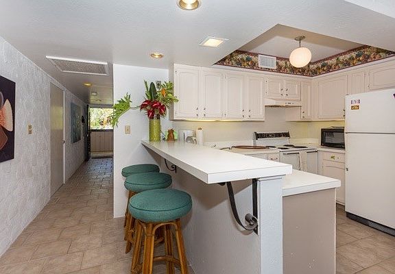 2nd image of 75-6082 Alii Dr #A209