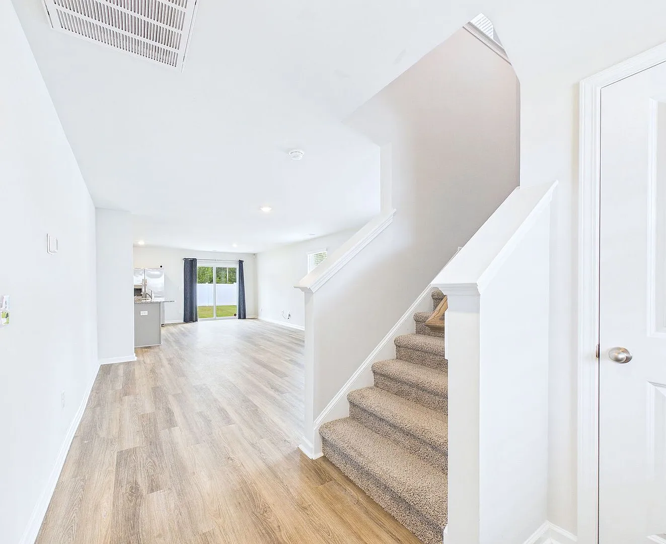 Price Reduction $2475! Gorgeous Home In Sunset Beach - Available Now! — Photo 3