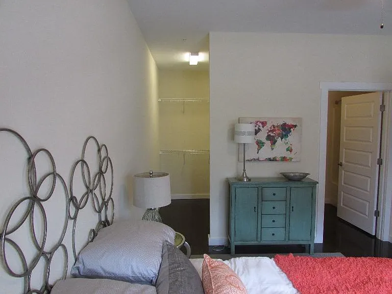 908 Perry Street — Photo 17