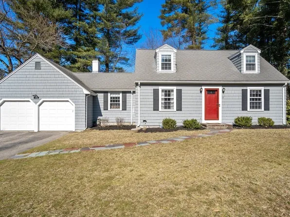 69 Colonial Rd, Medfield, MA 02052