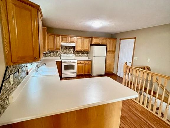 3rd image of 5525 Parklane Dr