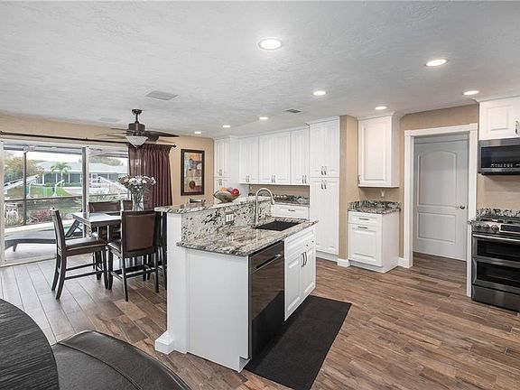 3rd image of 1386 51st Ave NE