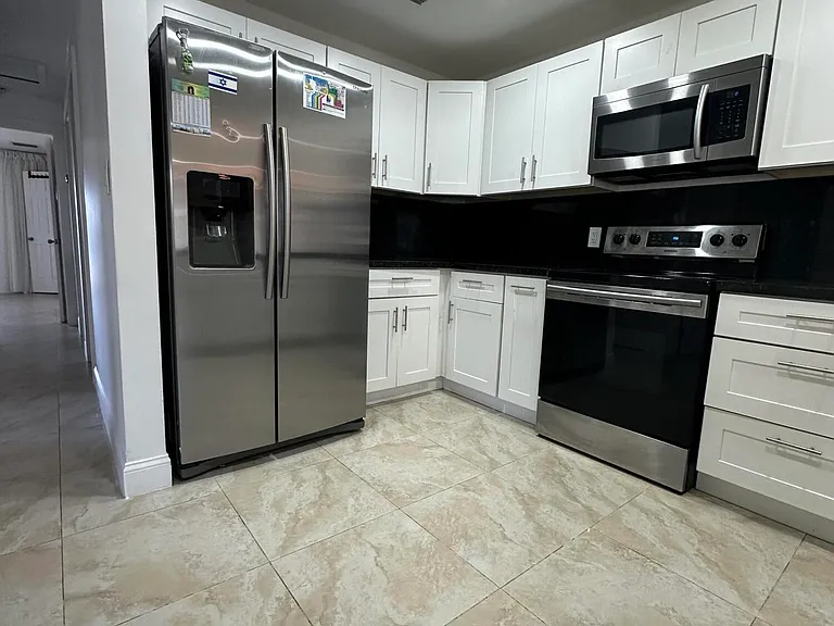 5605 SW 24th Ave — Photo 10