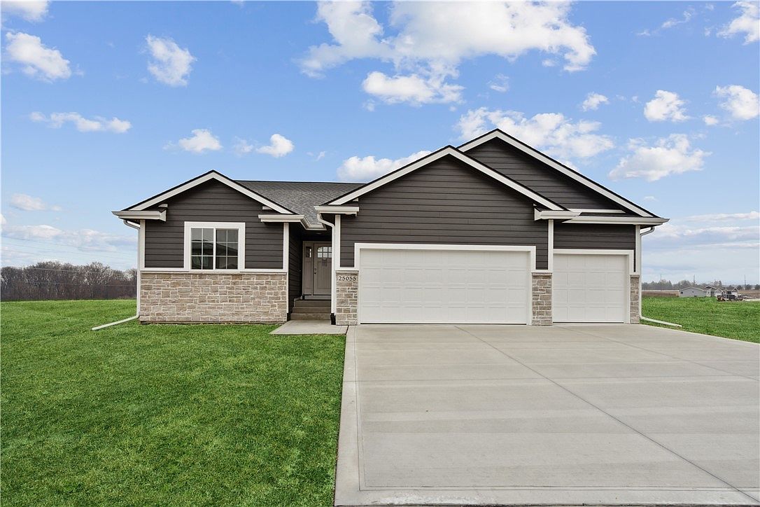 25055 Eagle Vista Dr, Adel, IA 50003 | Zillow