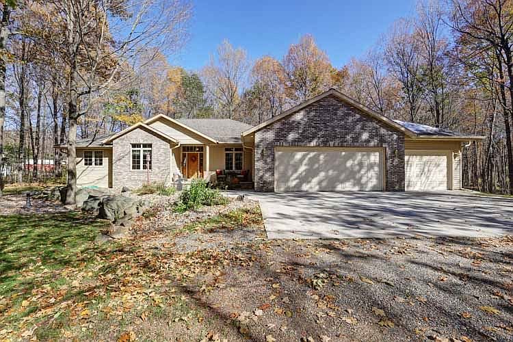 1st image of 225303 Maplewood Dr