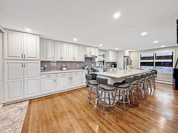2nd image of 59 Maplewood Rd
