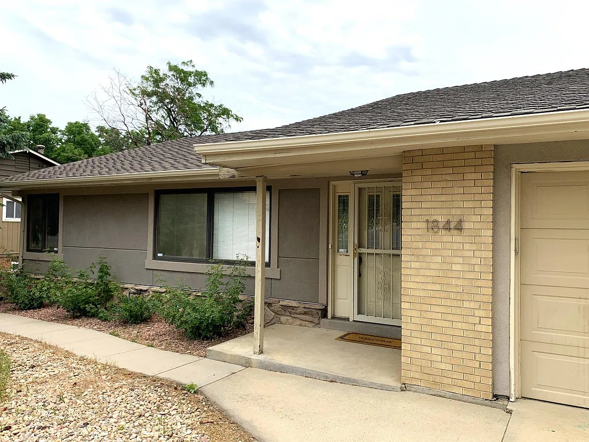 Building Photo - 1844 Mount Zion Dr