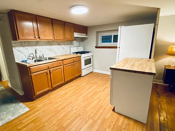 5th image of 5806 N Artesian Ave #G