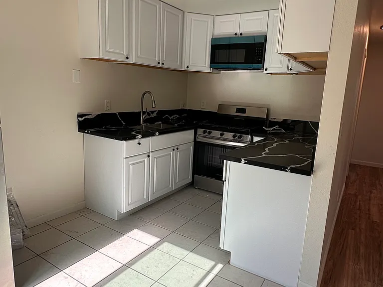 579-3 Casselman St #2 — Photo 3