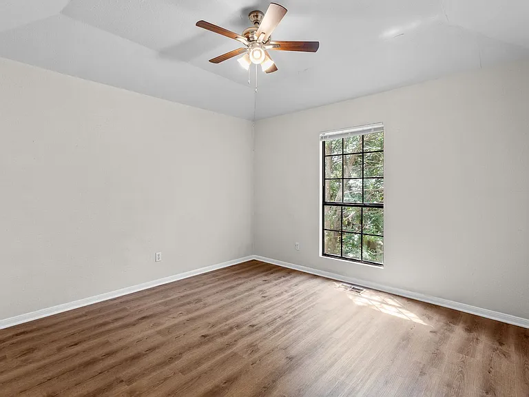 1628 Gordon St — Photo 16
