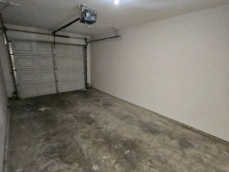 1100 W Crow St — Photo 20