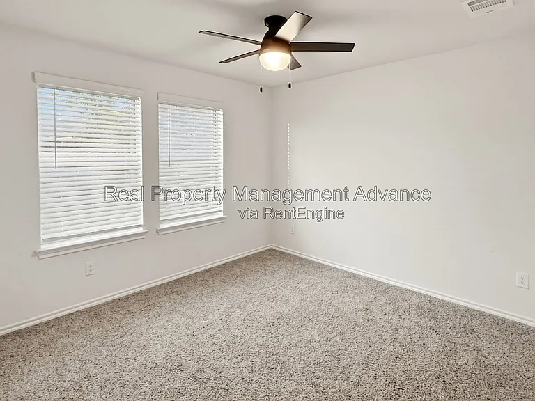 1629 Topaz Trl — Photo 12