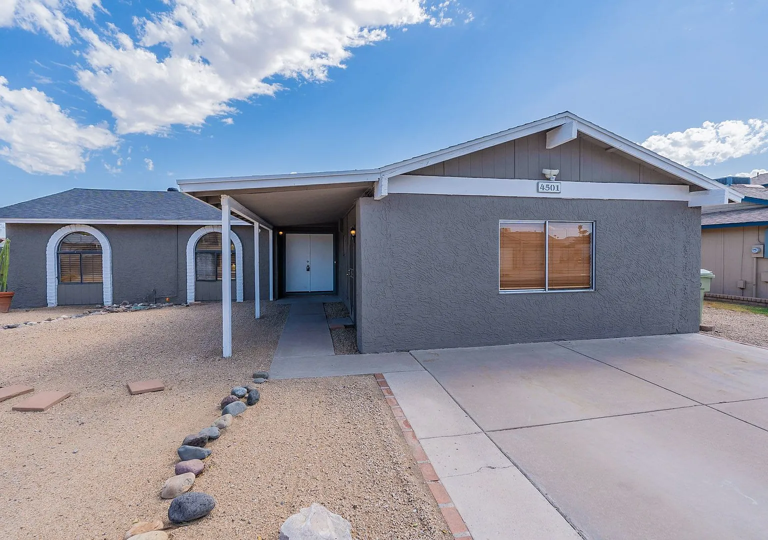 Rare Find In Glendale: 4-Bedroom, 3-Bath W/ Pool & No Hoa — Photo 1