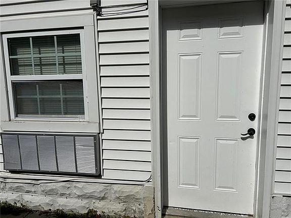 3rd image of 5653 Woodlawn Pl APT B