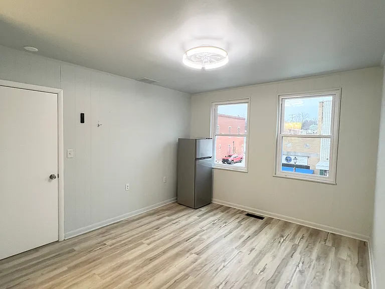 101 E Main St #7 — Photo 12
